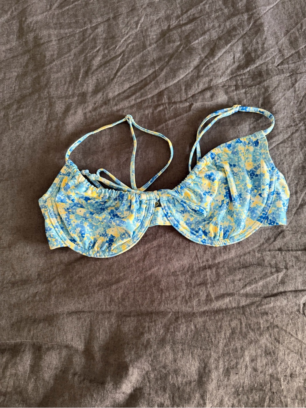 Kulani kinis top